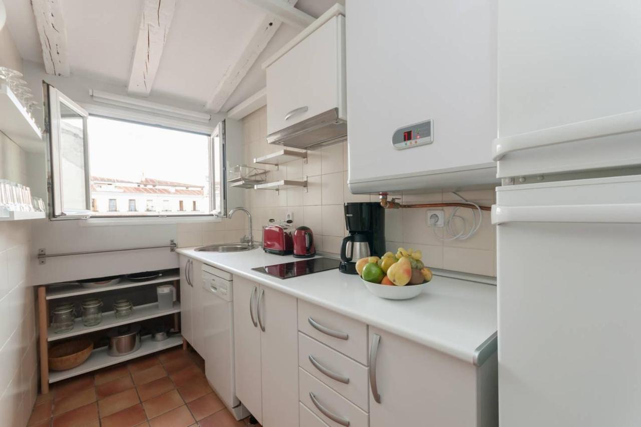 Cozy One-Bedroom Penthhouse La Latina Madrid Eksteriør billede